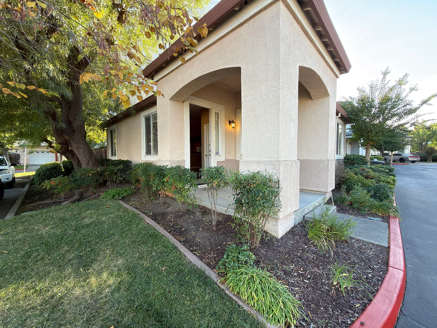 3 bed, 1355 sqft, $2,850 — Photo 2
