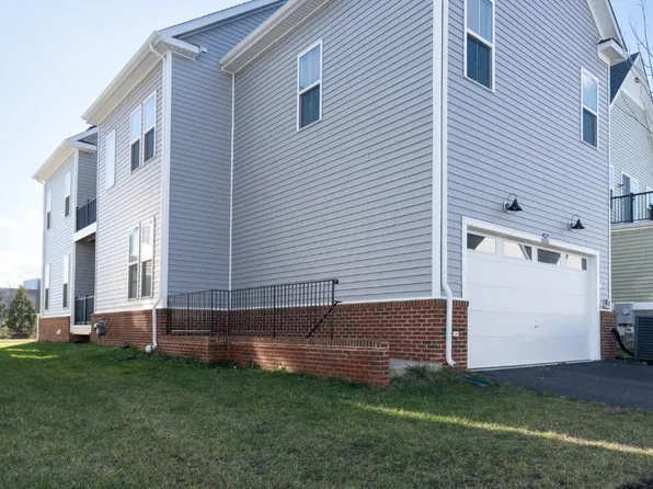 42088 Creighton Rd, Ashburn, VA 20148