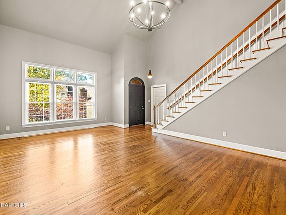 2nd image of 924 Highland Point Dr