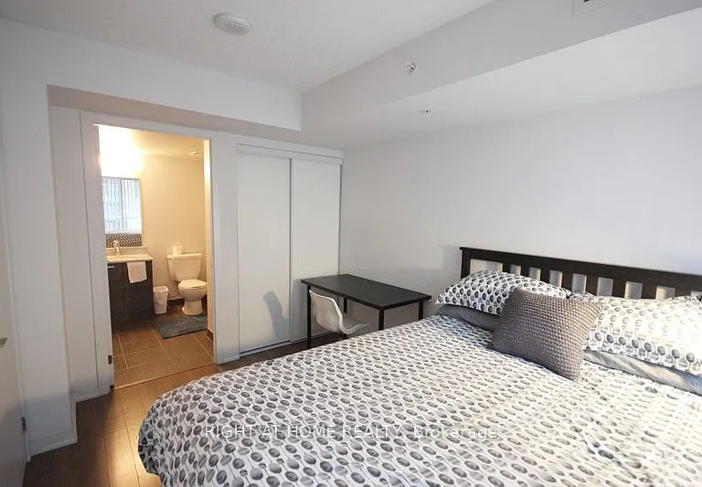 36 Lisgar St #2016W — Photo 10