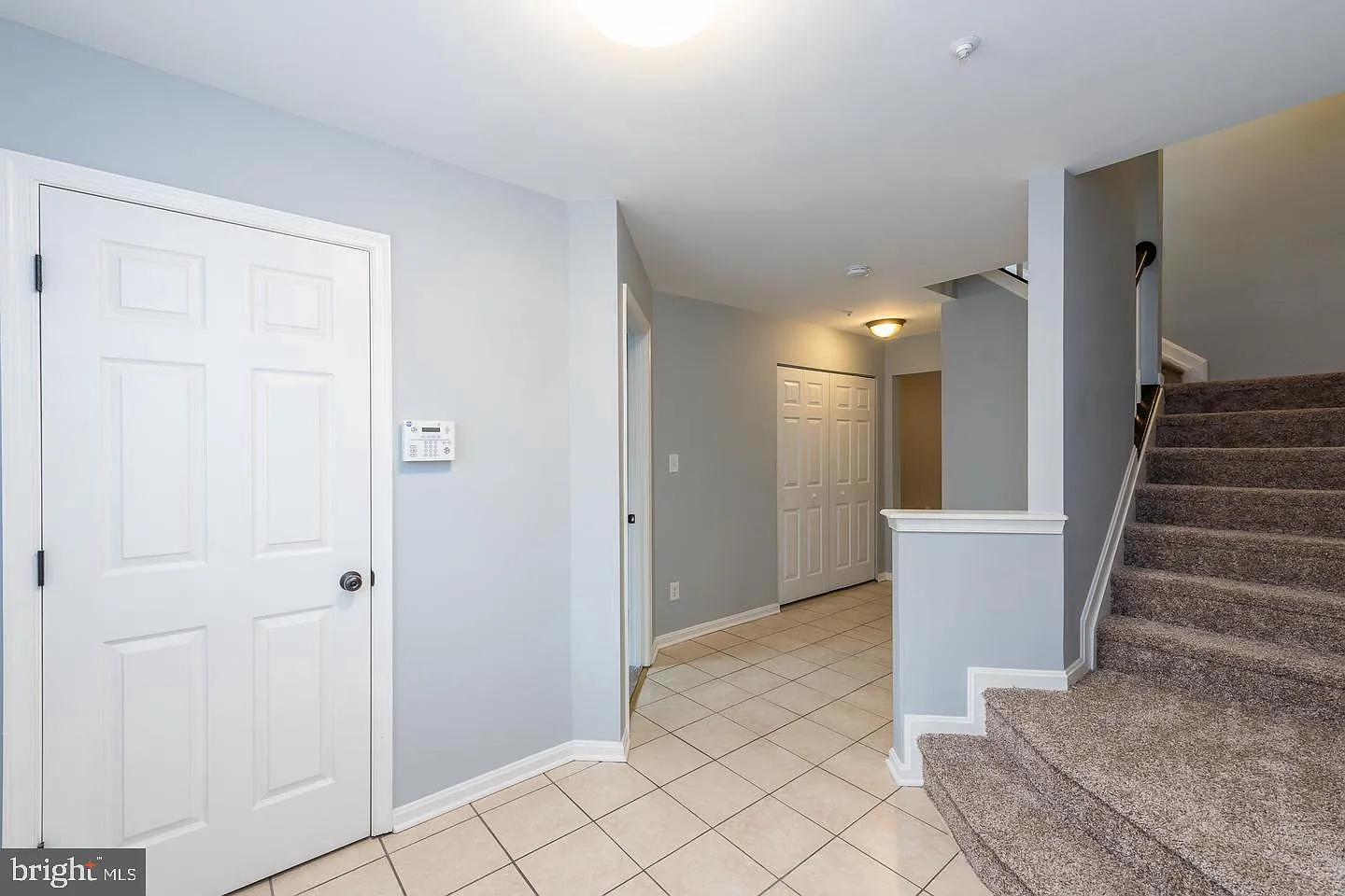 4 bed, 4.0 bath, 2272 sqft, $3,200 — Photo 3