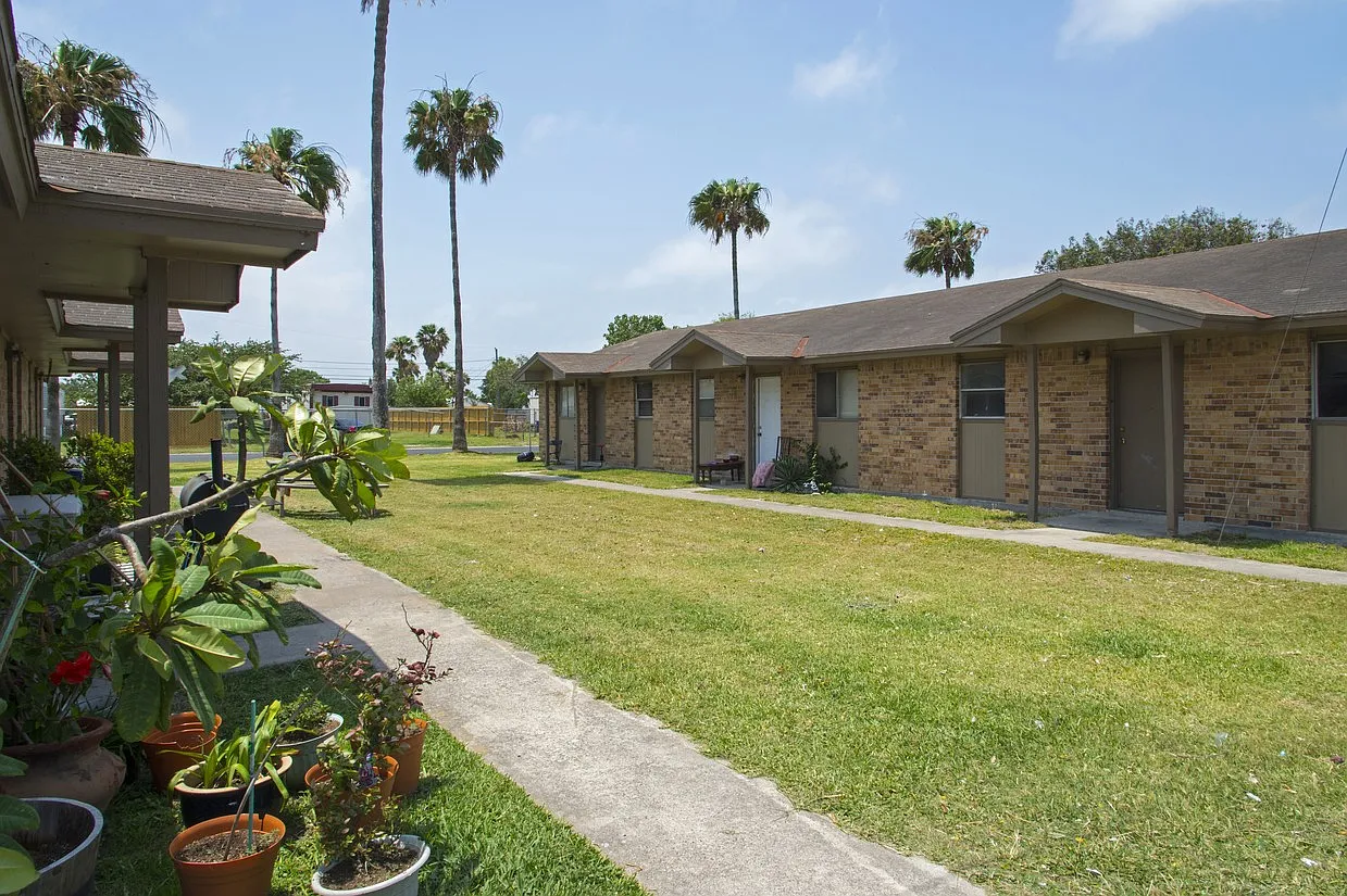 Bella Vista — Photo 1