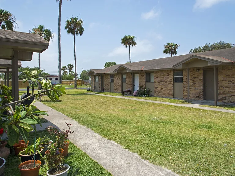 Bella Vista — Photo 1