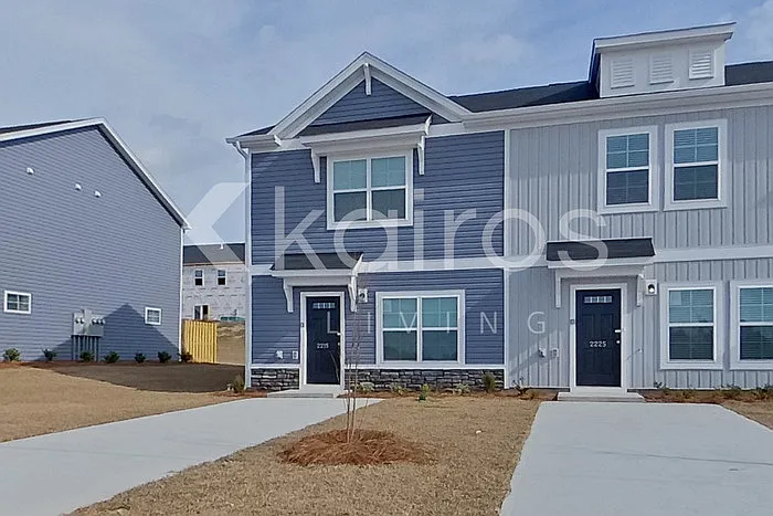 2215 Banyon Cir — Photo 3