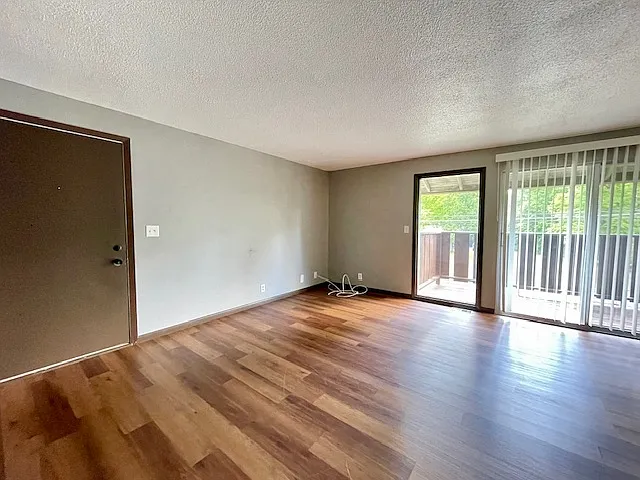 1012 Stewart Rd N #5 — Photo 3