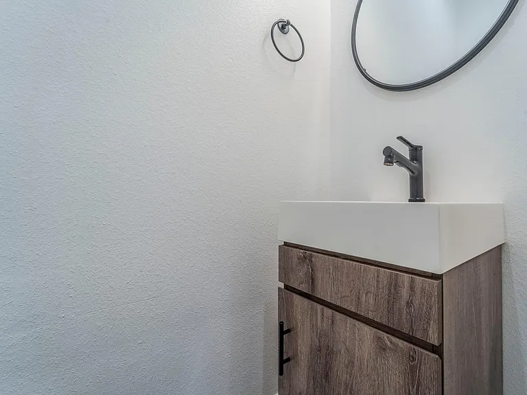 1301 Compton St — Photo 15