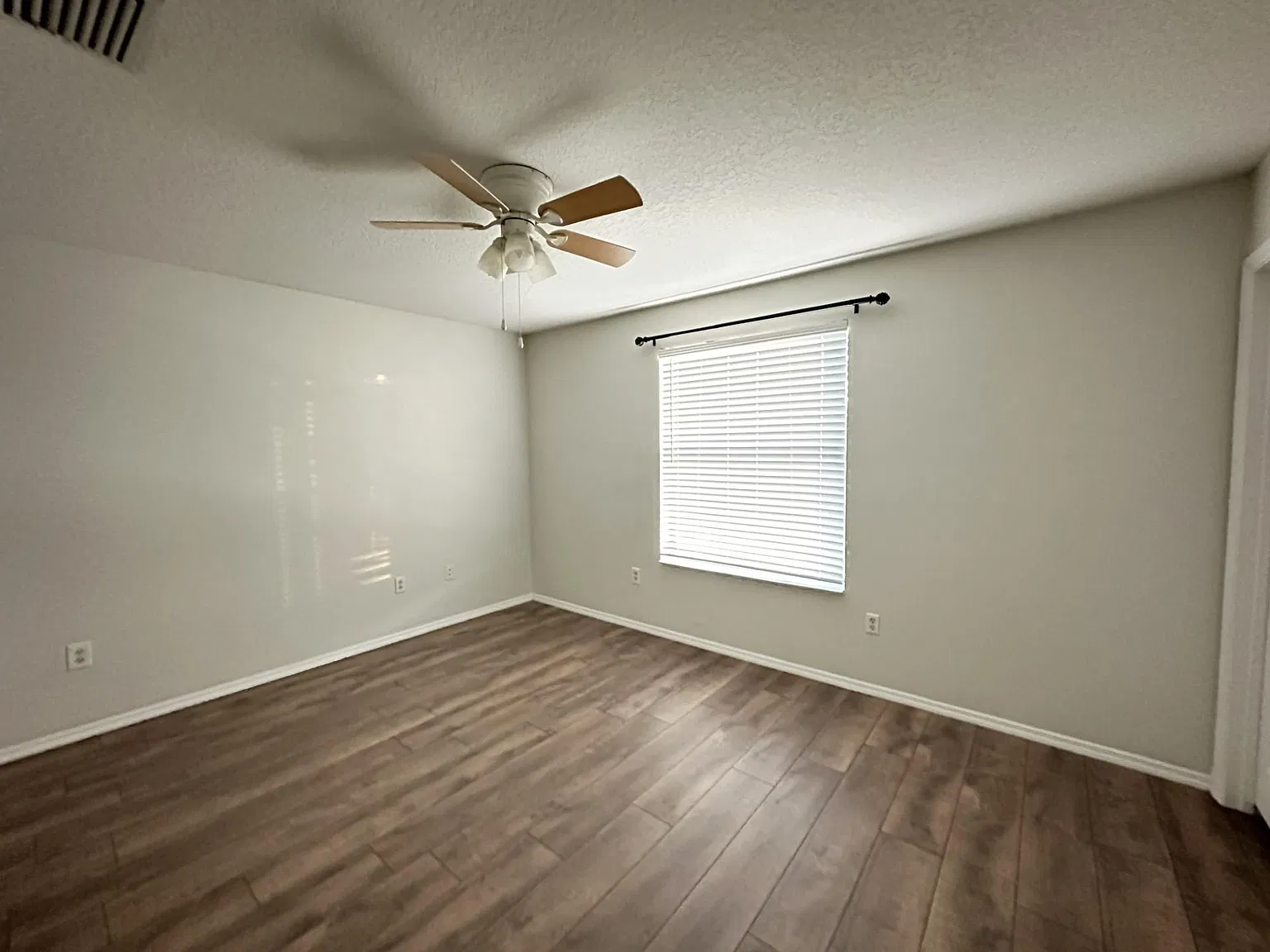 3 bed, 2.5 bath, 1360 sqft, $1,850 — Photo 4