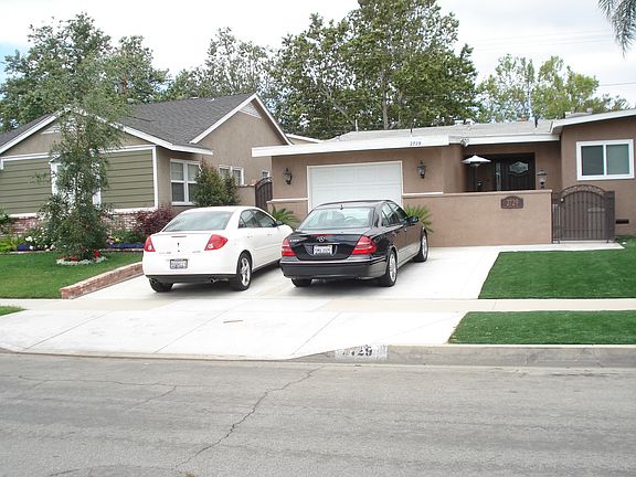 2 car driveway/enclosed pati