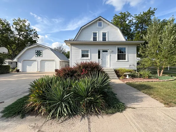 807 Sandoe St E, Grand Junction, IA 50107