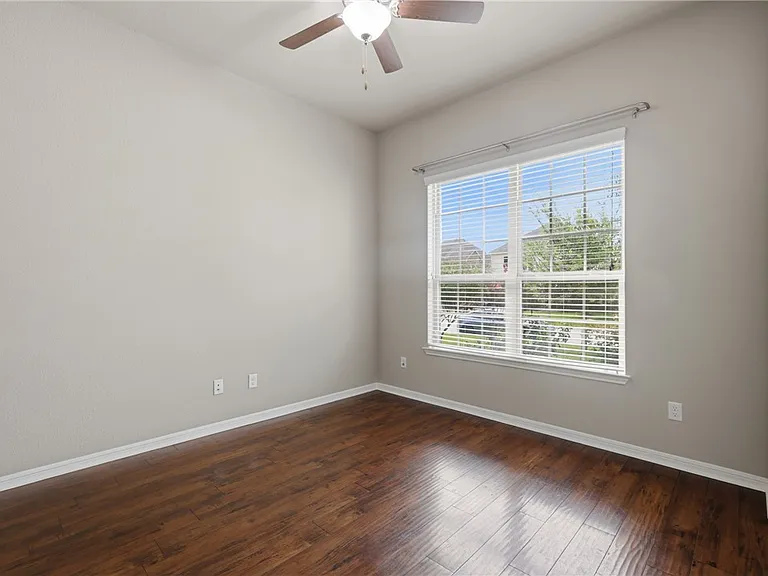 2612 Kinnersley Ct — Photo 9