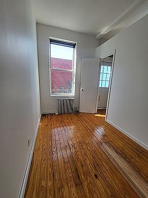 4th image of 96 Sackett St APT 1