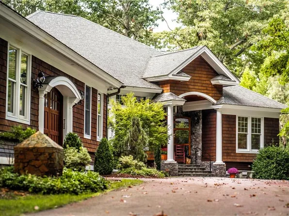 46 Pojac Point Rd, North Kingstown, RI 02852