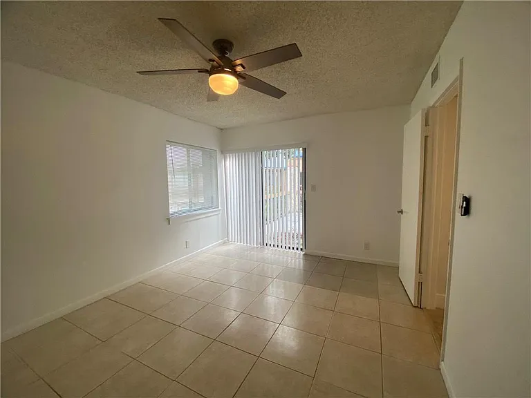 191 Wimbledon Lake Dr — Photo 12