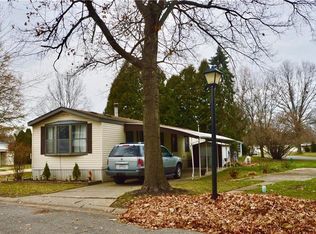 10 Elgin Oval #10, Olmsted Falls, OH 44138