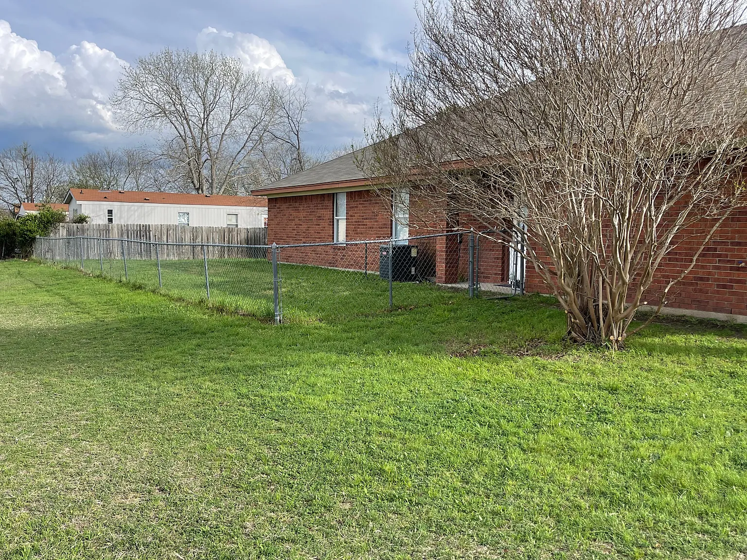 3 bed, 2.0 bath, 1183 sqft, $1,250 — Photo 3