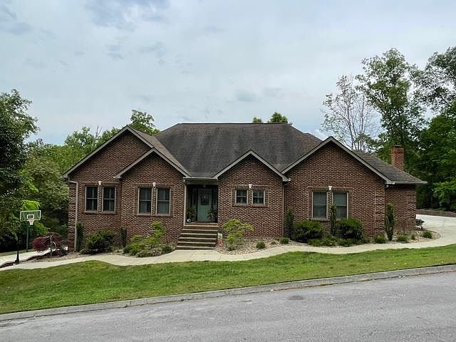 1st image of 1004 Silver Oak Ct