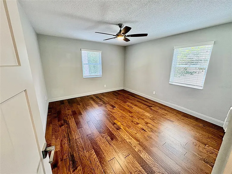 438 Lakeview Ave — Photo 11