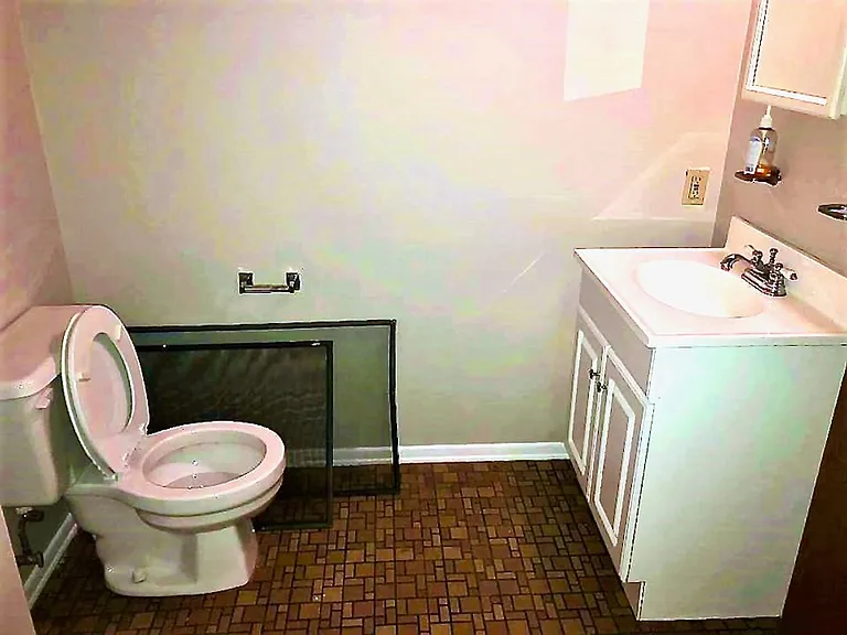 230 Oakwood Ave — Photo 11