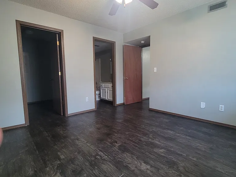 108 Love St #E6 — Photo 8