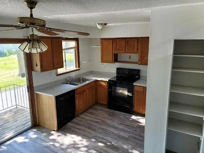 2 bed, 1054 sqft, $1,200 — Photo 2