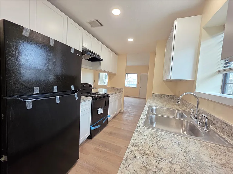 618 S Frazier St #B — Photo 6