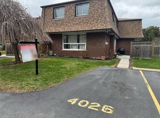 4026 Longmoor Dr #12, Burlington, ON L7L 1X2