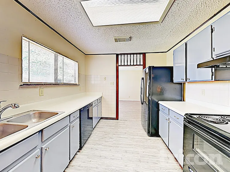 8015 Chestnut Barr Dr — Photo 4