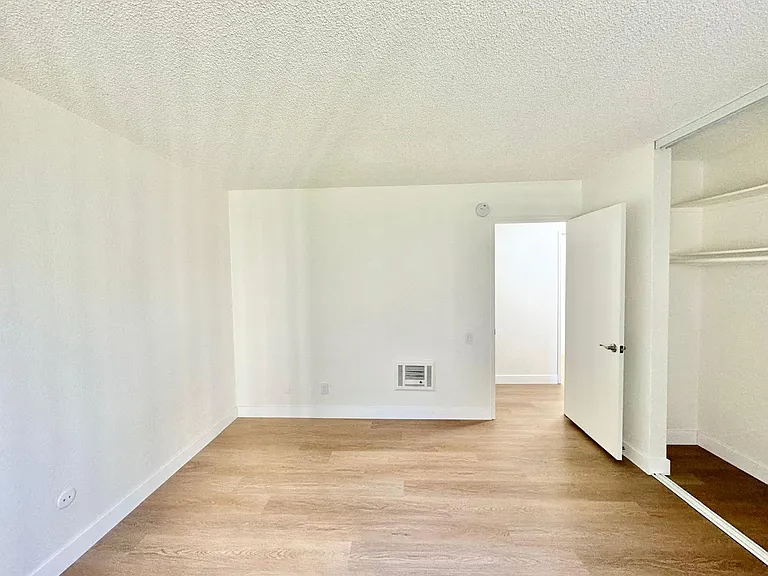 Buena Vista Apartments — Photo 15