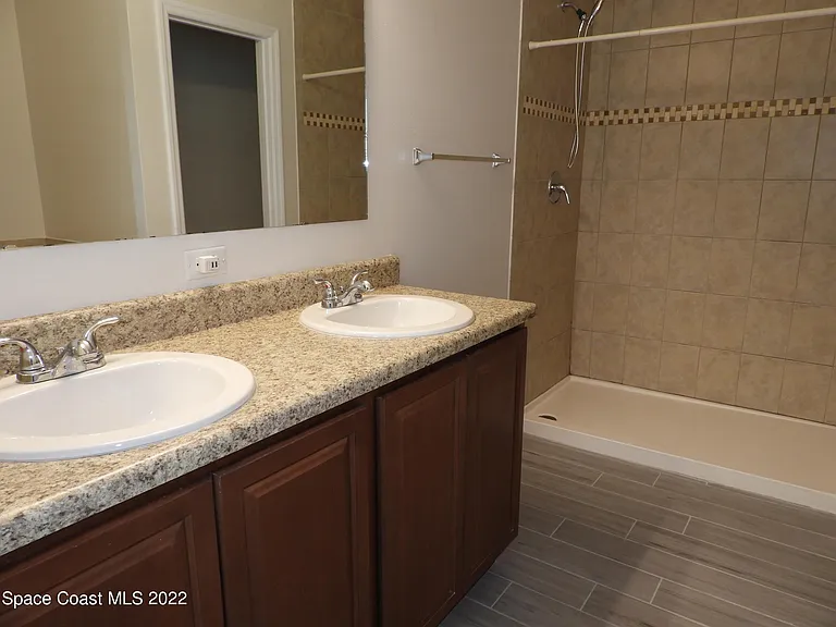 583 Hollow Glen Dr — Photo 12