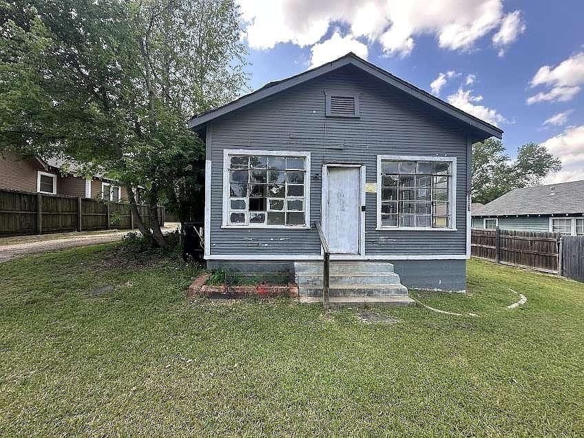 1st image of 107 Electra St