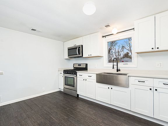 5th image of 3528 Ashland Ave
