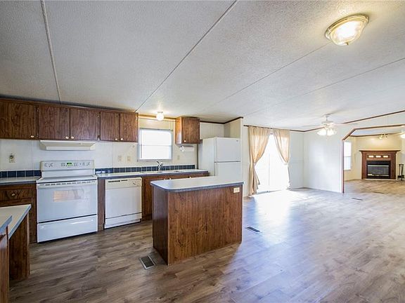 5th image of 300 Tall Oak Dr