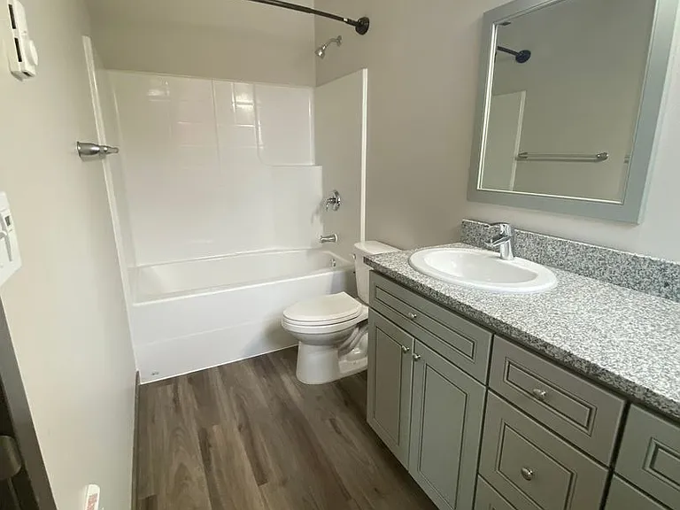 108 W Greenfield Ave — Photo 29