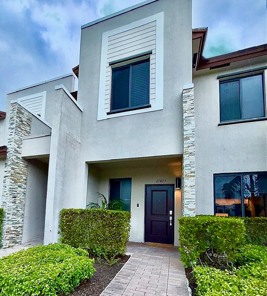 3 bed, 2.5 bath, 1485 sqft, $3,250 — Photo 2