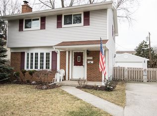 40579 Irval Dr, Sterling Heights, MI 48313