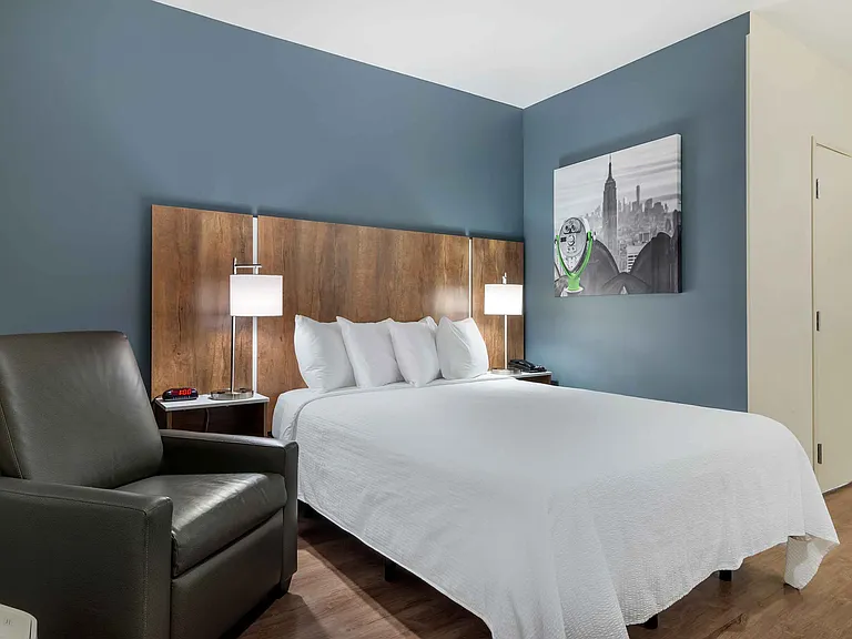 Studio Suite - 1 Queen Bed