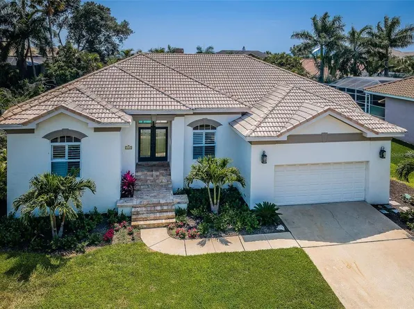6128 Pasadena Point Blvd, Gulfport, FL 33707