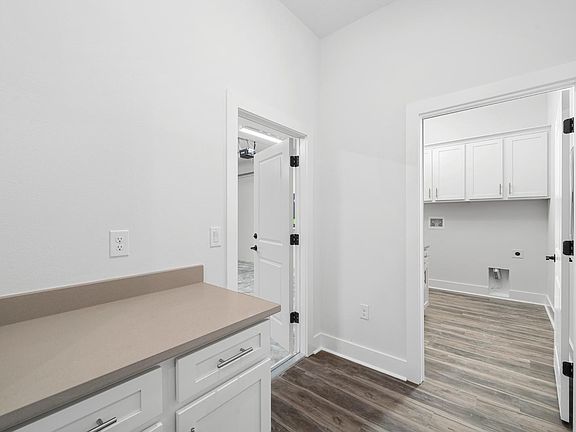 3rd image of 19 Gingerwood Dr