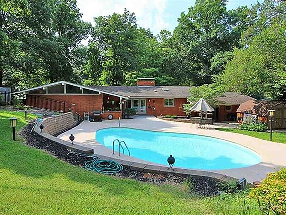 3rd image of 2460 Brookwood Dr