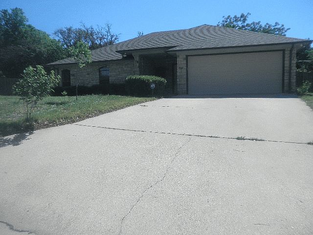 2nd image of 118 Wind Ridge Dr