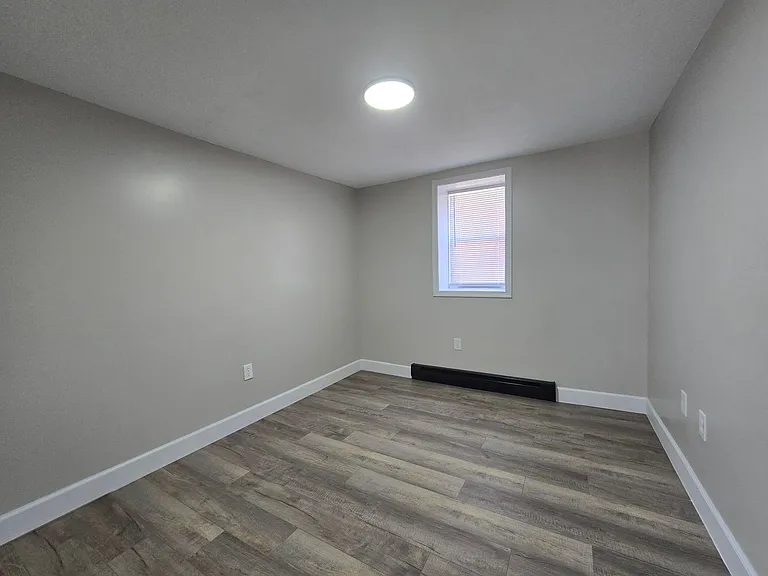 29 McCulloh St — Photo 13