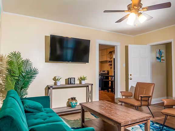 3rd image of 2324 W Touhy Ave #2