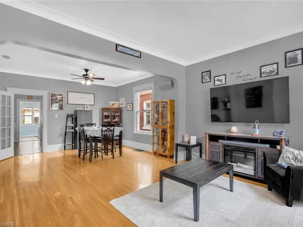 15 Salisbury Ave, Brantford, ON N3S 1M6