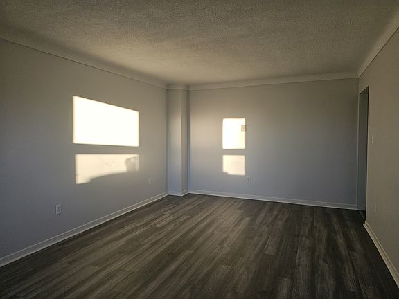 4th image of 59 Empire St #202