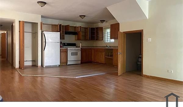 1st image of 7918 S Greenwood Ave #2
