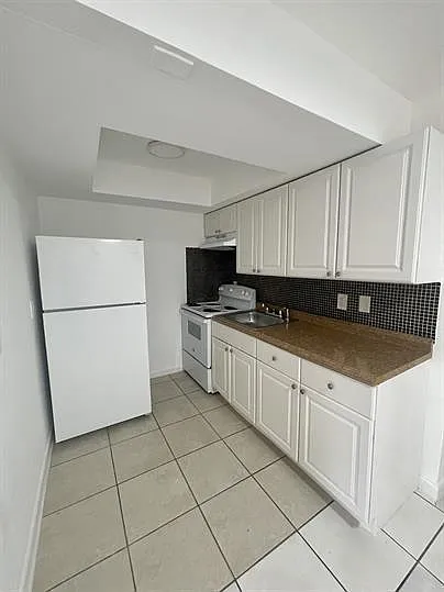 2412 NW 9th Ave — Photo 4
