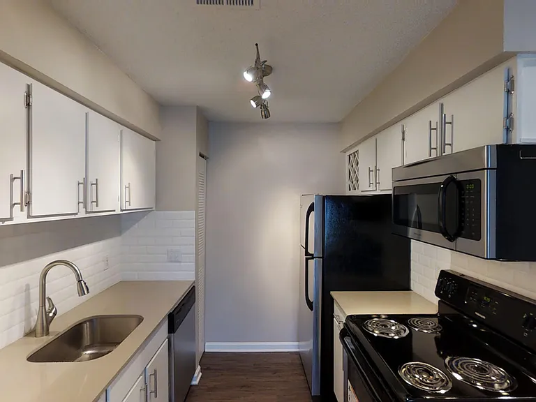 Copper Creek Apartments — Photo 24