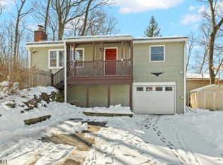 2 Craig Rd, Vernon, NJ 07462