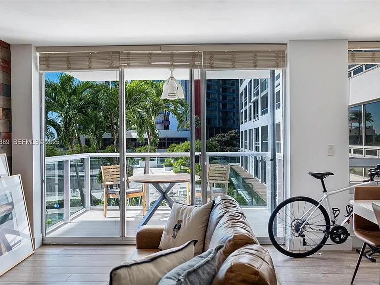 1541 Brickell Ave — Photo 3
