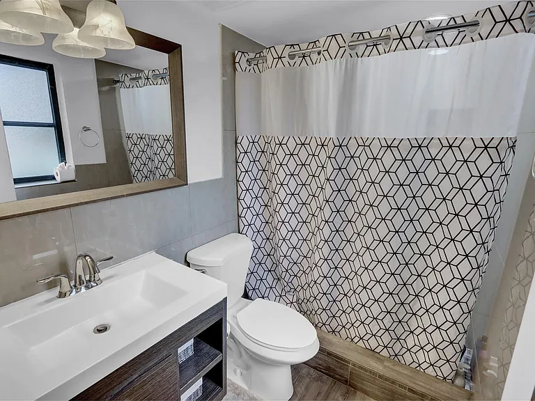 665 Enfield St #B20 — Photo 14